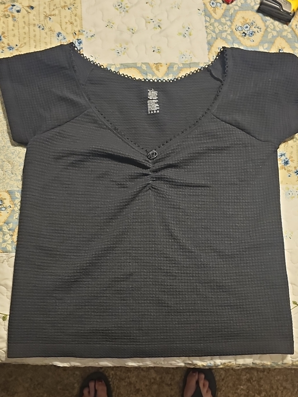 Women's Short Sleeve Black V-Neck Ruched Tee - Unknown Brand